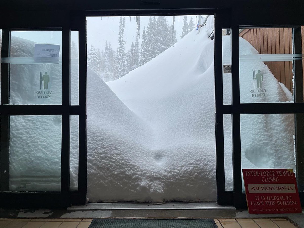 Snowbird's tweet photo. What a way to break a record. As of 9:30 am we've officially broken our ALL TIME snowfall record set in 2010/11 of 783" with 785" and counting. With the winter we've seen, it's been only matter of "when" not "if." https://t.co/rHZHnXfev5