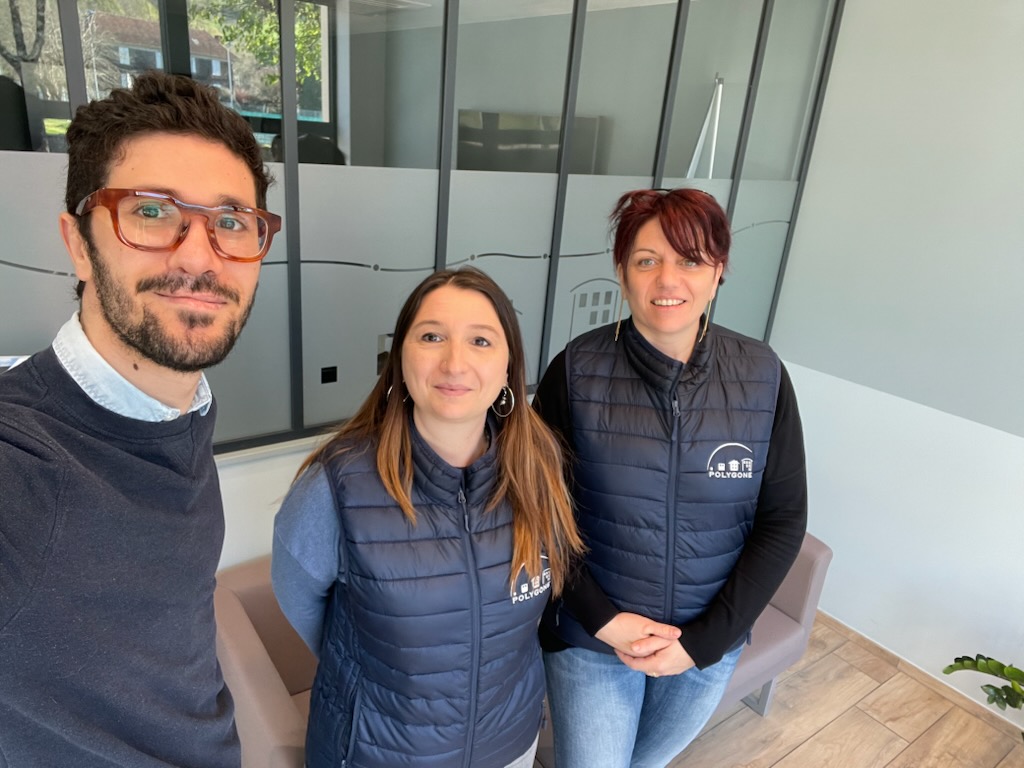 🟦 | Journée mondiale de la sensibilisation à l'autisme
👉 Ce Lundi 03 Avril, les équipes de Polygone se sont vêtues de bleu pour cette journée particulière.
👏 Bravo à tous d'avoir joué le jeu que ce soit au siège, dans les agences ou dans les différents services !