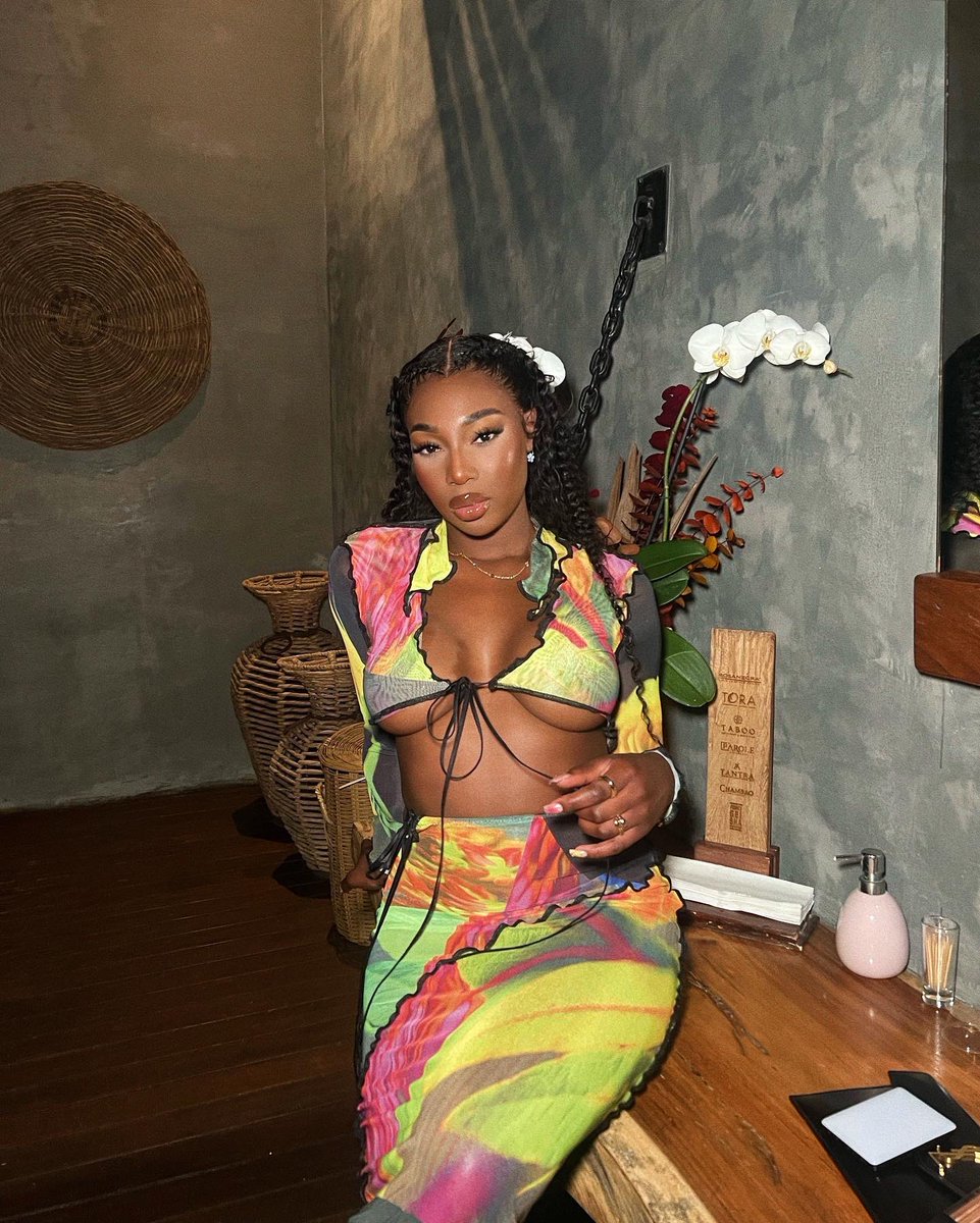 AdeolaPatronne's tweet photo. First night in Mexico 🇲🇽 https://t.co/WivTlVczSn