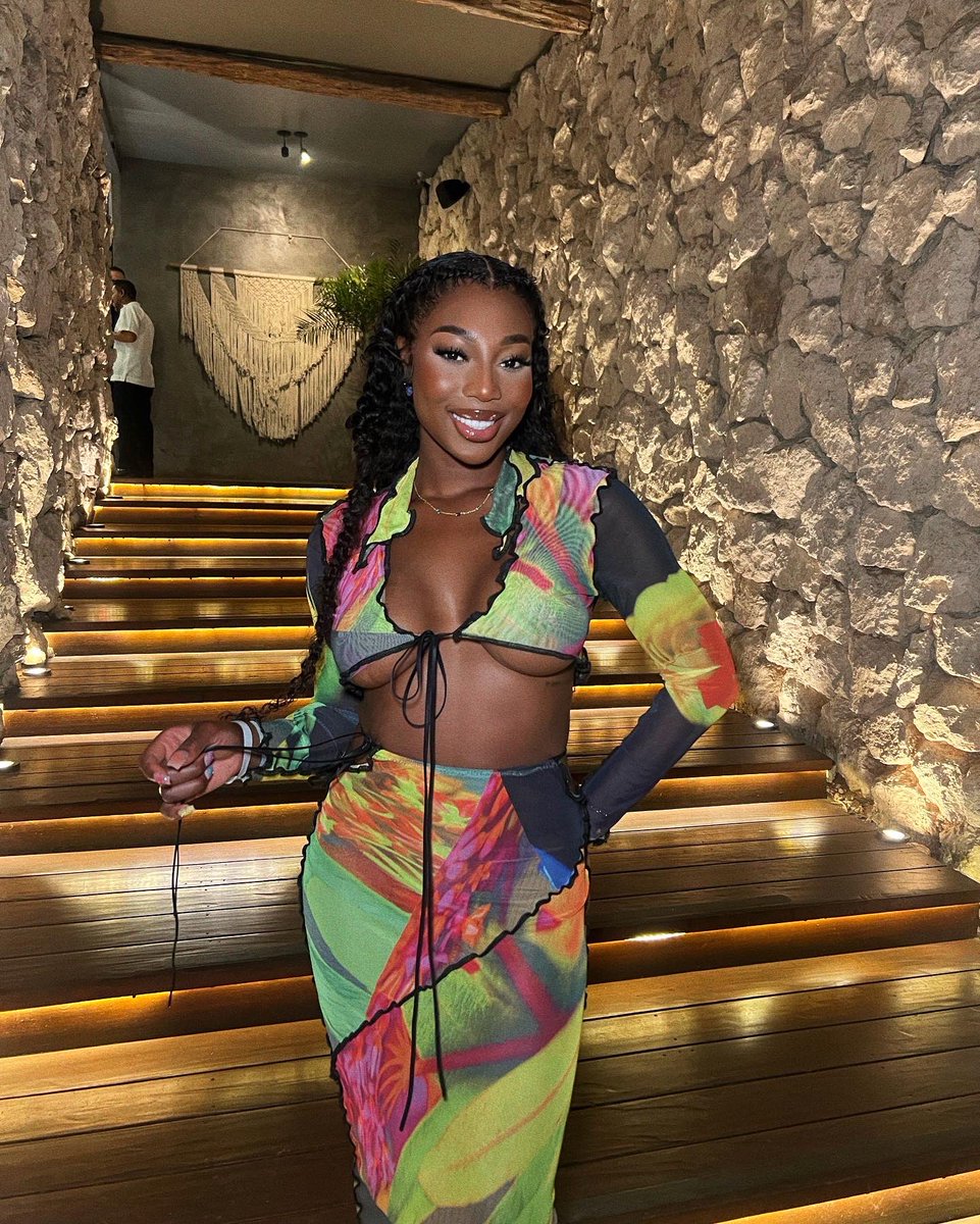 AdeolaPatronne's tweet photo. First night in Mexico 🇲🇽 https://t.co/WivTlVczSn