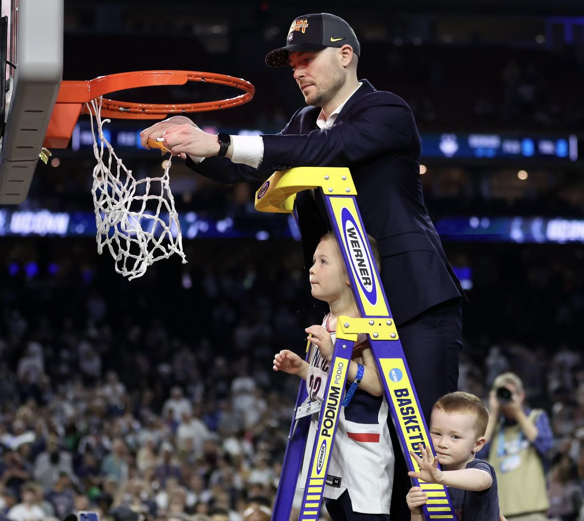CoachLukeMurray's tweet photo. National Champs! https://t.co/N0nNEnMfK1