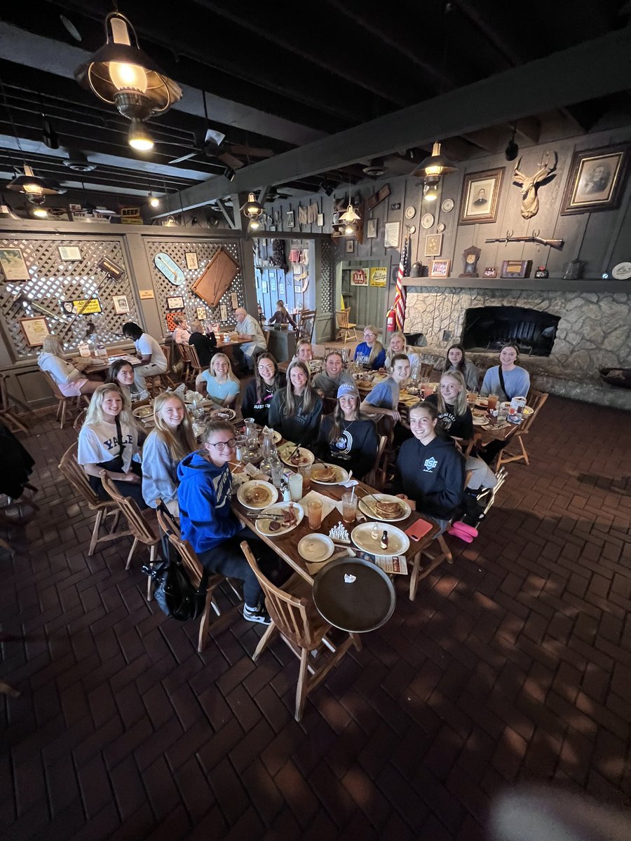 METrackField's tweet photo. Pre-meet preparation w/team breakfast @CrackerBarrel https://t.co/Q1IWzjTNCk