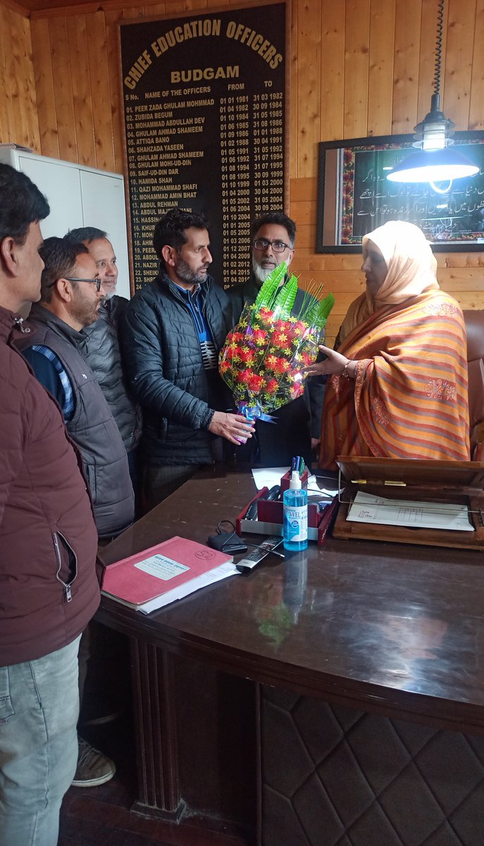 JBudgam's tweet photo. Jammu Kashmir Saqafatee Markaz Budgam Welcomed the New Chief Education Officer Budgam Mtr.Roomana  Qazi Shahiba https://t.co/36FCGHGwFa