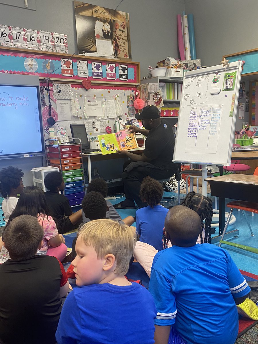 Thanks to <a href="/MizzouFootball/">Mizzou Football</a> for coming to read and play with our kiddos today. They LOVED it! #CPSBest #BentonBold
