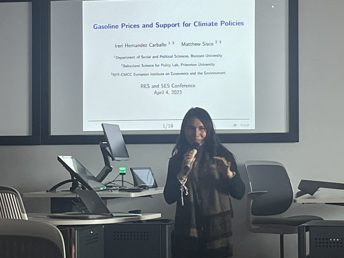 Wonderful contribution of my fellow @RoyalEconSoc Women Committee mentee @irerihc on climate policies! Very much enjoyed it together with mentor @RosaFdezEconEnv! Great mentoring program, consider joining! #RES2023 #SES2023