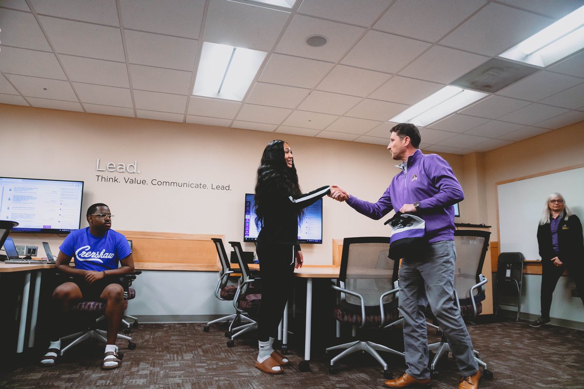 ECUWBB's tweet photo. Earlier this morning, Interim Dean of ECU’s College of Business Dr. Michael Harris visited @iamsyniaa and @jhearp_ to congratulate them &amp; the rest of the women’s basketball team for a successful 2022-23 season.

Thank you, Dr. Harris, for your time and generosity.

#Family 🏴‍☠️ https://t.co/PkEmUKthZ7