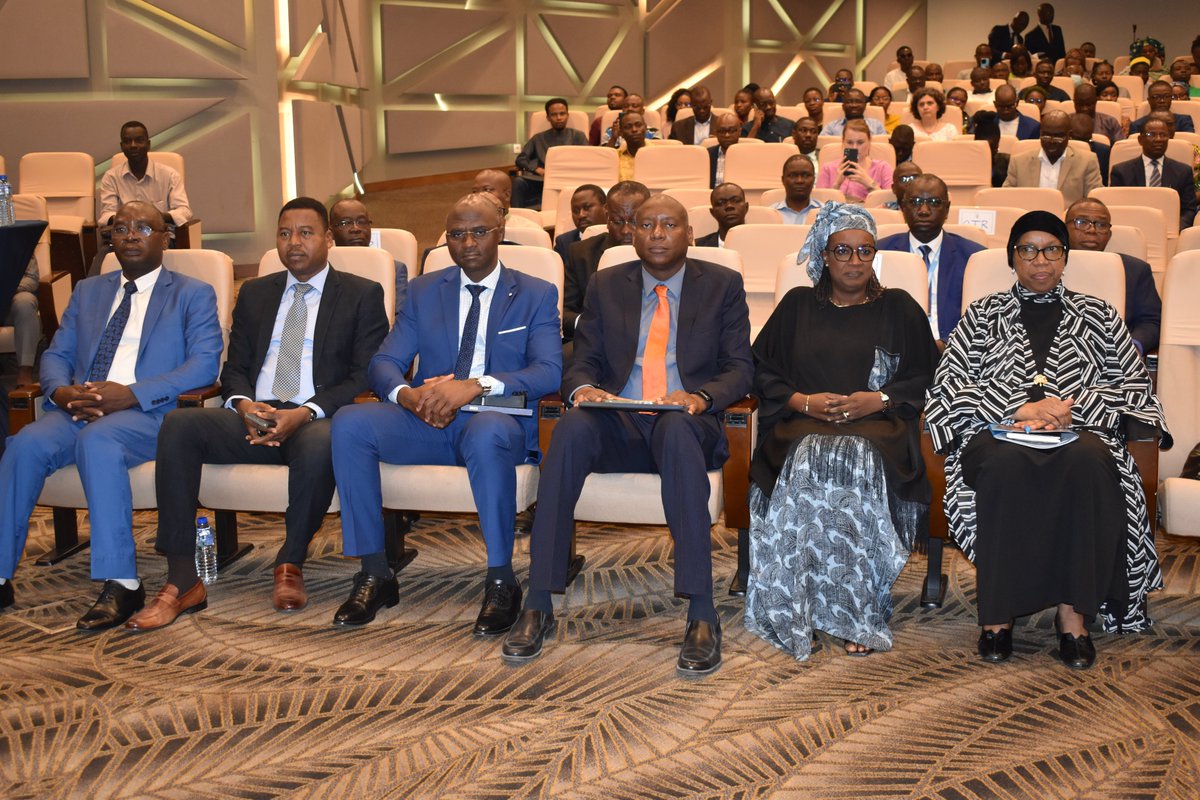 UNFPA_TOGO's tweet image. 𝐋𝐞 𝐓𝐨𝐠𝐨 𝐜𝐨𝐦𝐩𝐭𝐞 𝐚𝐜𝐭𝐮𝐞𝐥𝐥𝐞𝐦𝐞𝐧𝐭 𝟖 𝟎𝟗𝟓 𝟒𝟗𝟖 𝐡𝐚𝐛𝐢𝐭𝐚𝐧𝐭𝐬, 𝐝𝐨𝐧𝐭 𝟒 𝟏𝟓𝟎 𝟗𝟖𝟖  ♀️ (𝟓𝟏,𝟑 %)
Ces chiffres ont été  communiqués ce mardi au cours d&apos;une cérémonie officielle de présentation des résultats définitifs globaux du  #RGPH5