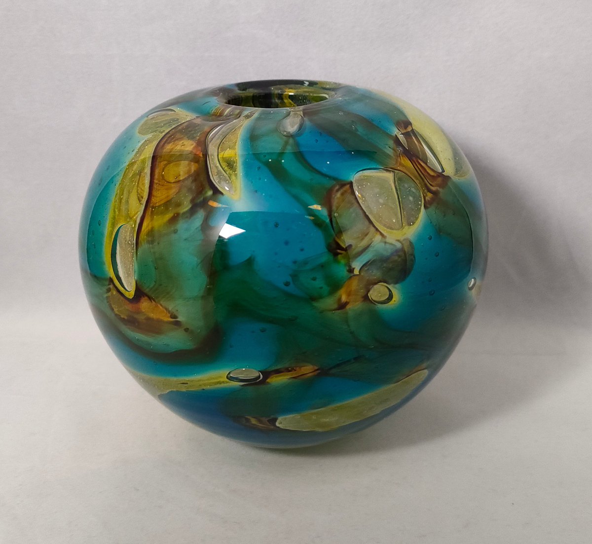 Excited to share the latest addition to my #etsy shop: Vintage Collectable Chunky Globular Mdina Glass Vase etsy.me/3KzhQYm #globularvase #mdinaglass #mdinavase #collectablemdina #tigerpatternglass #malteseglass #glass #silverdragonfinds