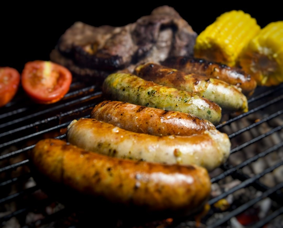 dopele's tweet photo. Super tip si se les acaba el gas:

- Corre a conseguir las mejores salchichas parrilleras de Hermosillo: @desertgrillmx 

- Prende el carbón 

- Disfruta!! 

(Dónde adquirirlas? Ojo al siguiente tweet 👇) https://t.co/7uGOA0LZ05