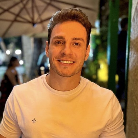 choquei's tweet photo. 🚨FAMOSOS: Segundo a UOL, Gustavo não sentiu que estava apaixonado por Key e ficou bastante assustado com a pressão de ter que continuar namorando apenas para agradar os fãs. #BBB23 https://t.co/tUWQLDgSsf