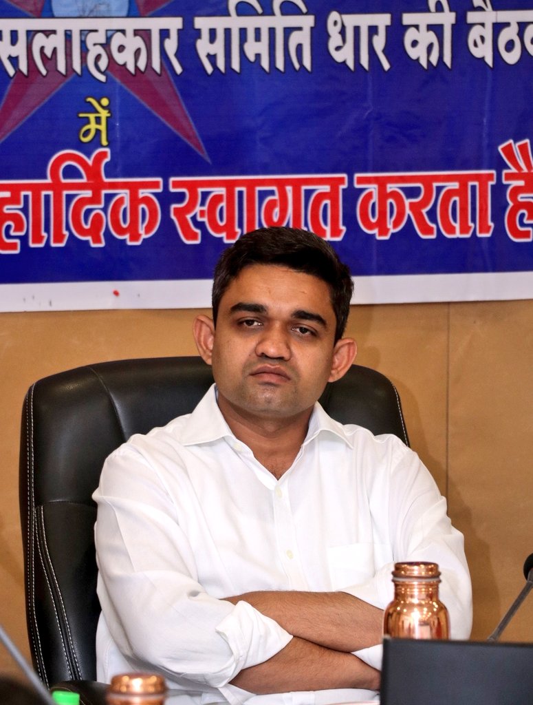PROJSDhar's tweet photo. ◆कलेक्टर @PriyankM_IAS के जिला स्तरीय सलाहकार समिति की #बैठक में दिए गए निर्देश 
◆#मुख्यमंत्री_लाड़ली_बहना_योजना के आवेदन को ग्राम पंचायत से बैंक तक ट्रेक करें
◆बैंकर्स डायरेक्ट बेनिफ़िट ट्रांसफ़र की अड़चनों की पड़ताल कर निराकरण करें
#LadliBehnaYojanaMP #shivrajkiladlibehna https://t.co/FHVvcM4eWF