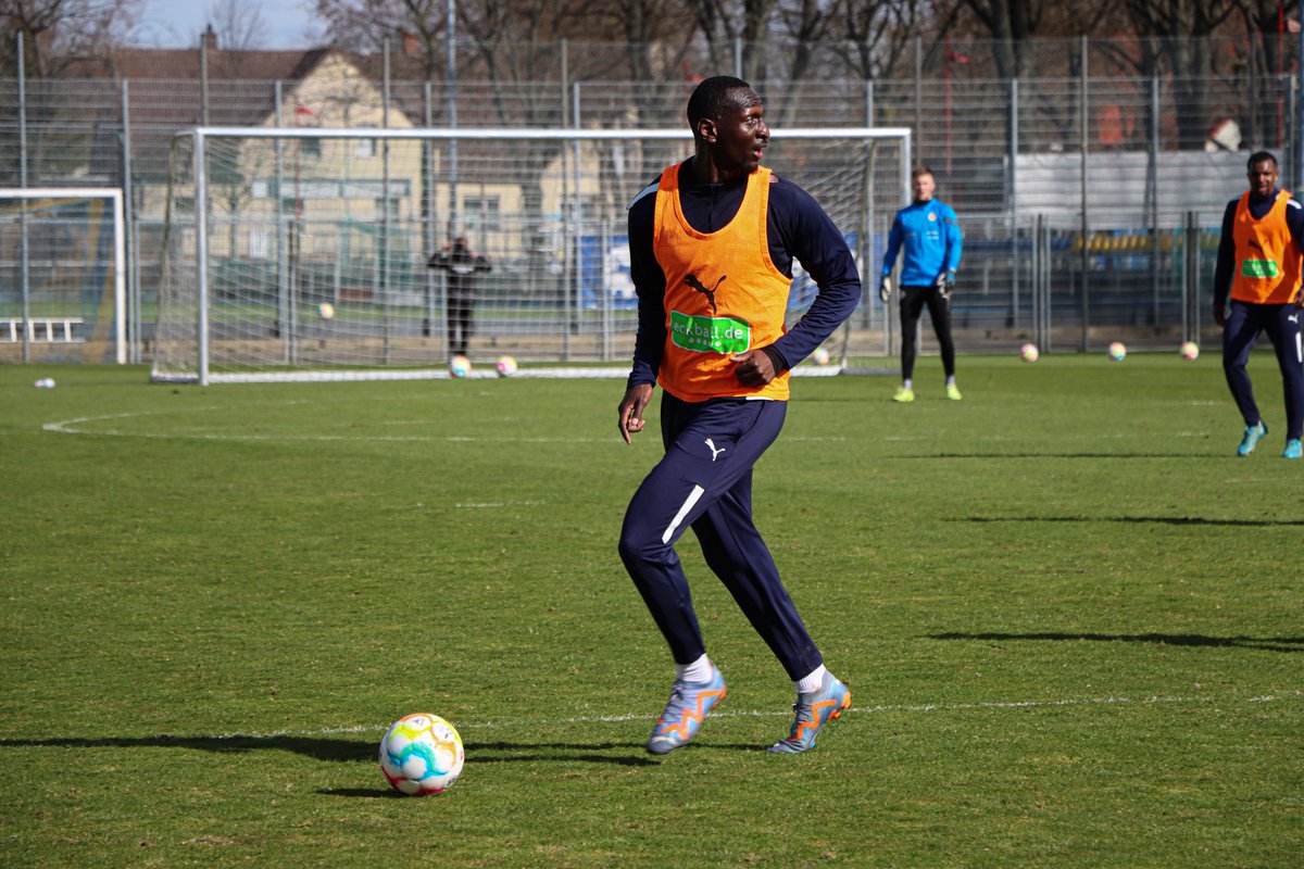 Heimspiel-Wochenende🔵🟡

Loading… █▒▒▒▒▒▒▒▒▒ 

#wirsindeintracht