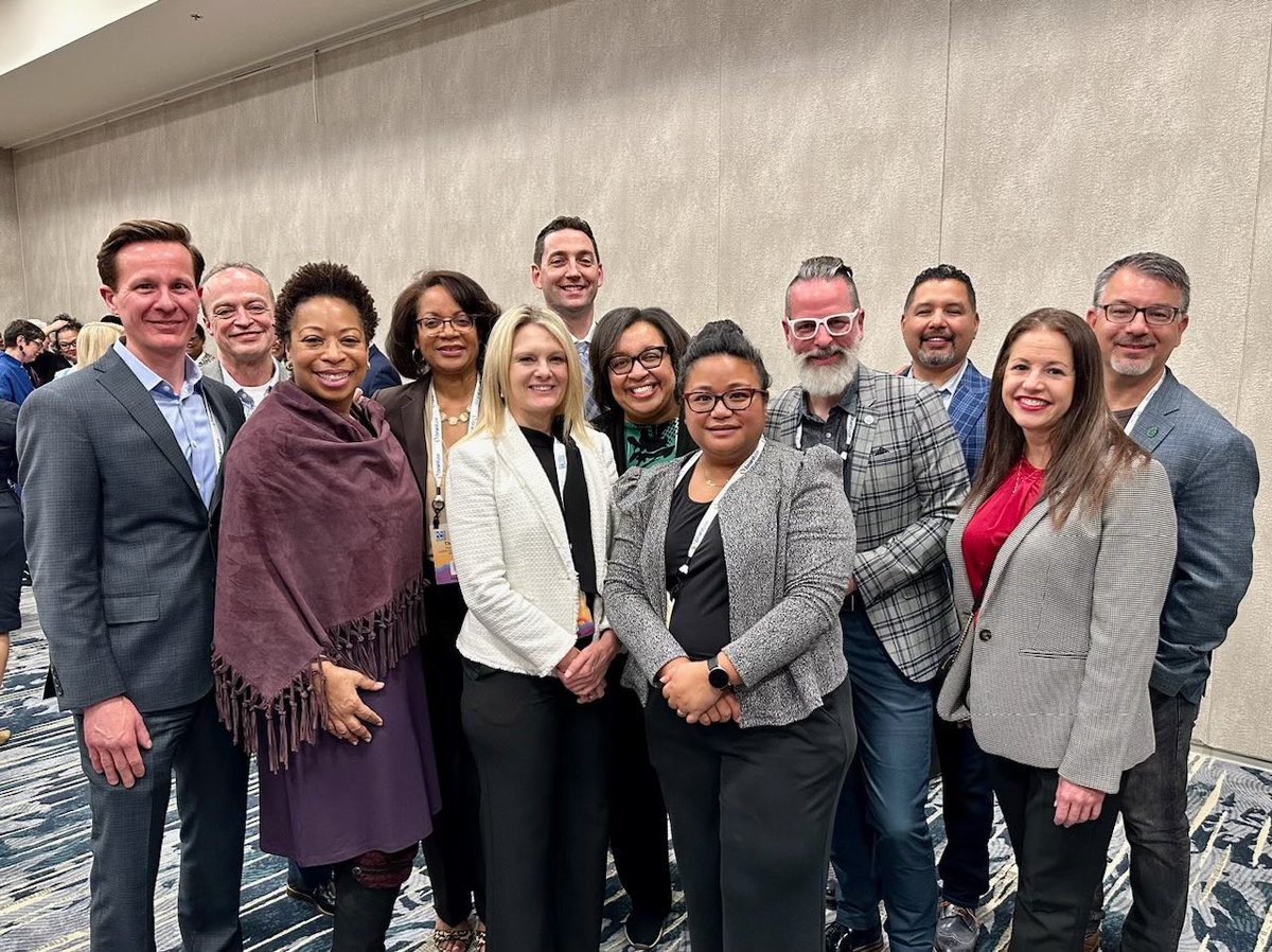 ELeshinskieAZ's tweet photo. The AACC Conference was an amazing opportunity to learn and grow with my @mcccd colleagues as well as other inspiring leaders across the nation (@AspenHigherEd Fellows Cohort 4!). Community colleges are truly transforming lives and making a positive difference! #CCMonth https://t.co/6wxCu2q0aQ