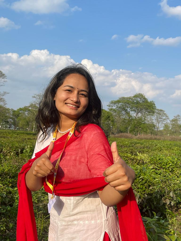 सबै थोक गुमाइसके यहि एक मुस्कान सिवाय।😌youtu.be/VPAdbaD5Blc