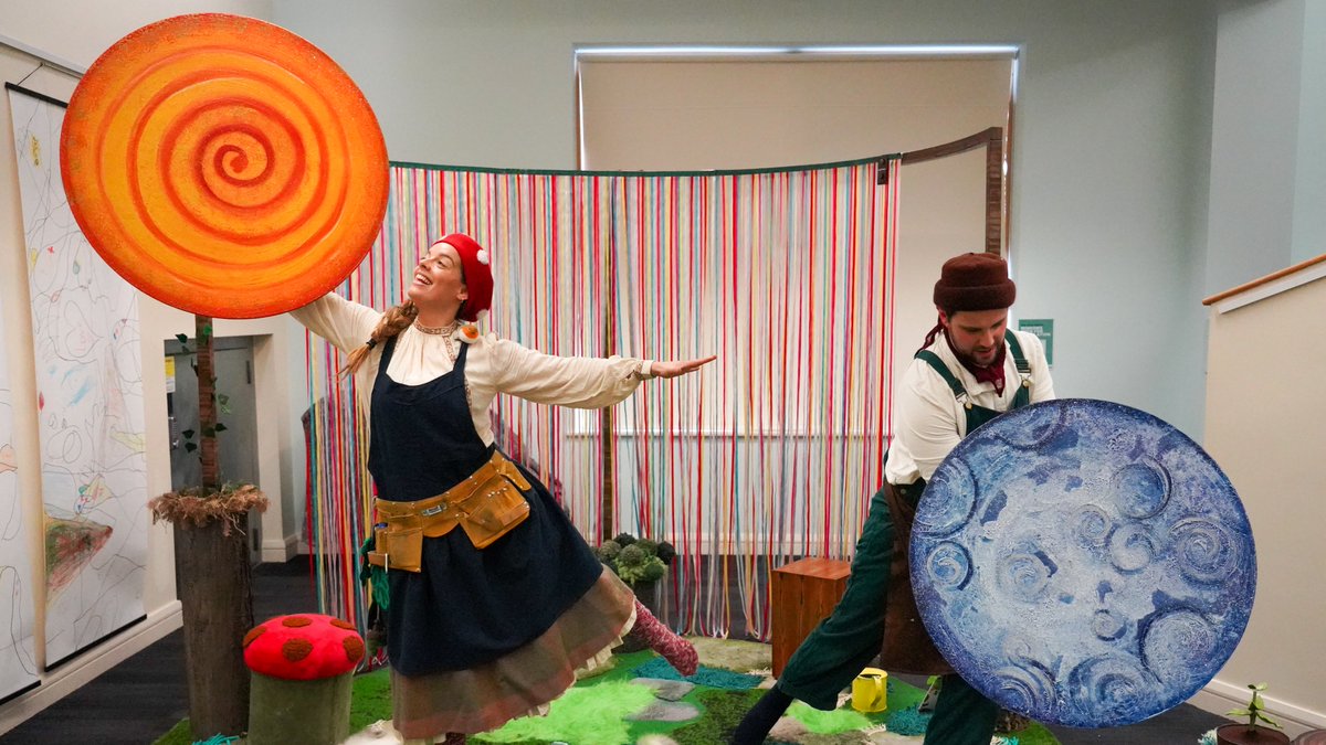 Last week our fabulous tour of @NottsLibraries with the incredible sensory show The Magical Major Oak came to an end. A huge 👏👏 to performers @InesSampaio94 & @AdamHvth & director @WestValstar for delighting children with this production. 🪄🌳😊