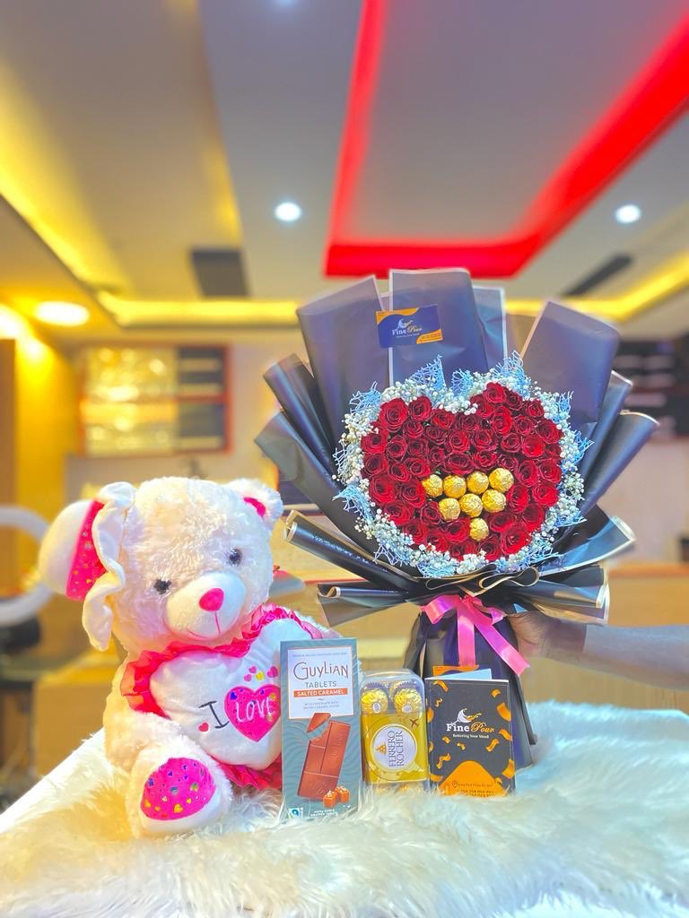 Rachealkyy's tweet photo. While offline, I make these beautiful packages 
Find us Arua Park Plaza or whatsapp us on 0758056997

Follow us on @fine_pour 
#FinePour https://t.co/99b9WMMx1V