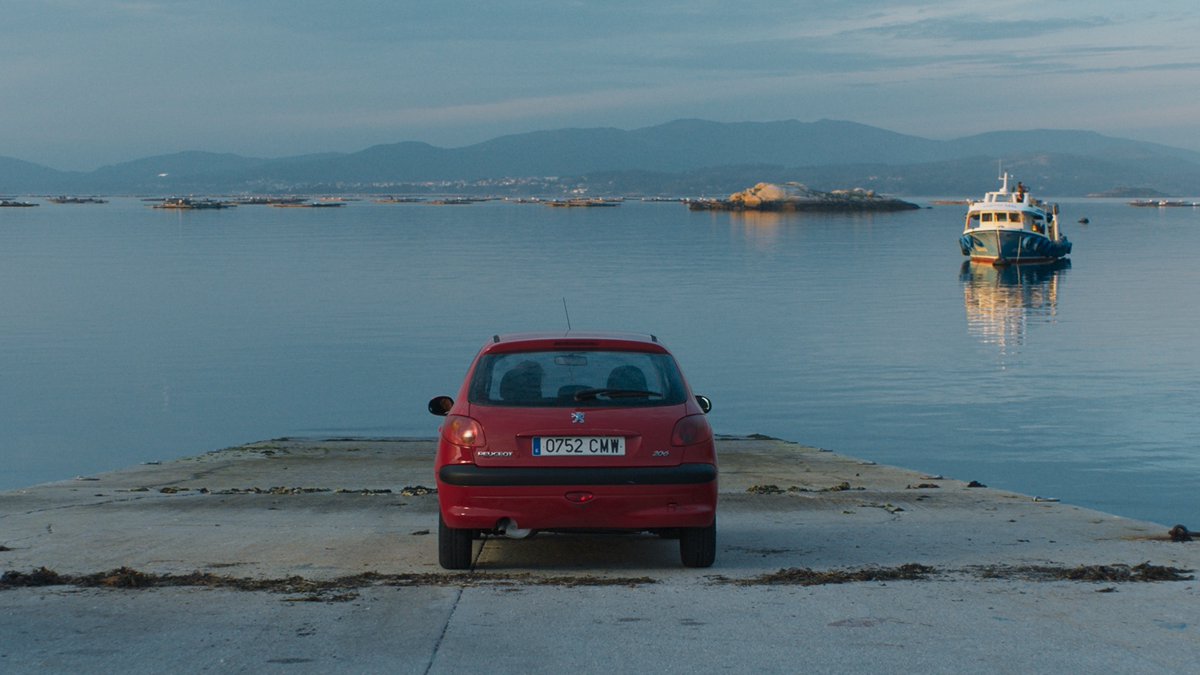«Mientras que el coche rojo de Hamaguchi en Drive My Car (2021, Japón) funciona como la nave vehículo en la que reencontrarse, aquí el Peugeot color sangre puede ser interpretado como un símbolo de lo que no conduce a ninguna parte.» 

#Matria

✍️testigodecine.com/criticas/matri…