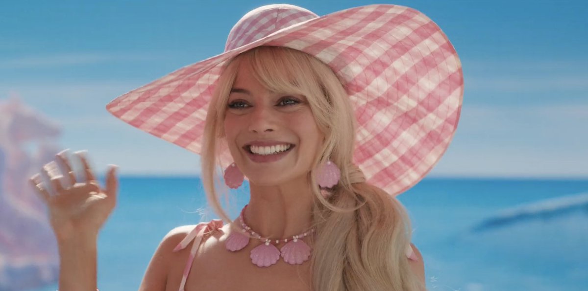 rileyauras's tweet photo. margot robbie as barbie that's it that's the tweet #Barbie https://t.co/ZscqUgAAeL