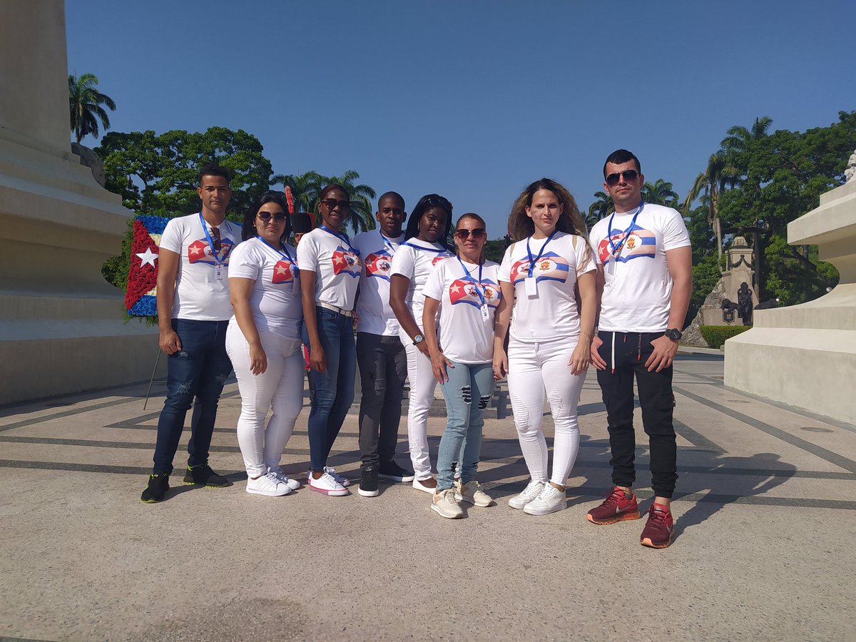 EduanysR's tweet photo. La juventud....arcilla fundamental de la Revolución @Cubacooperabol2 @AdanVillavicen5 @ClaudiaCamilaF1 @Doctor_Adriel @LloviznaLa @Lisuan18 @DiazCanelB @DrRobertoMOjeda #PorUnaMejorJuventud https://t.co/j4p7O3se91