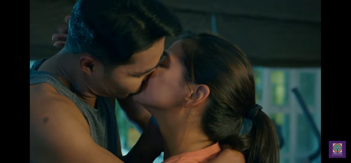 _donnatrvn's tweet photo. si mang abe din sana at si manang precious.. charrrr #DLFirstKiss https://t.co/noWB2Z3DS1