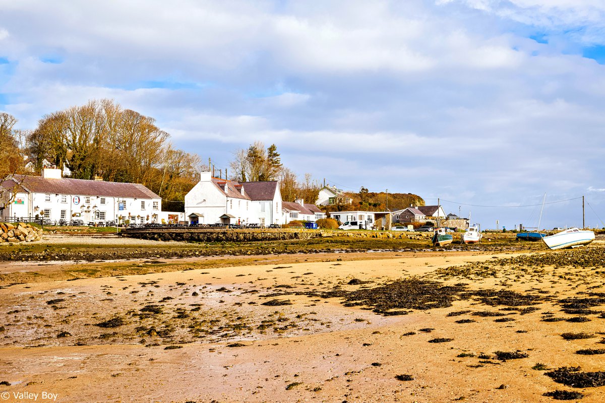 BJRoberts's tweet image. A rather pleasant early April morning, at Ynys Môn&apos;s lovely east coast tidal creek - Traeth Coch (Red Wharf Bay). @Ruth_ITV @ItsYourWales @AngleseyScMedia @northwaleslive @northwalescom @AllThingsCymru @OurWelshLife @NWalesSocial #YnysMôn #TraethCoch #TidalCreek #EastCoast #Wales