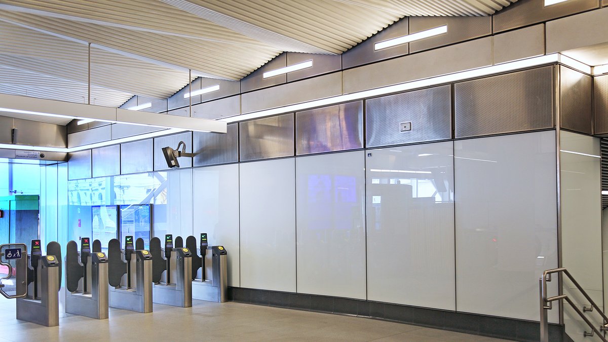 StoLtd's tweet image. Installing our #StoVentec #Glass #internalcladding at London’s Moorgate rail station has underlined its ability to meet the requirements of public transport hub applications