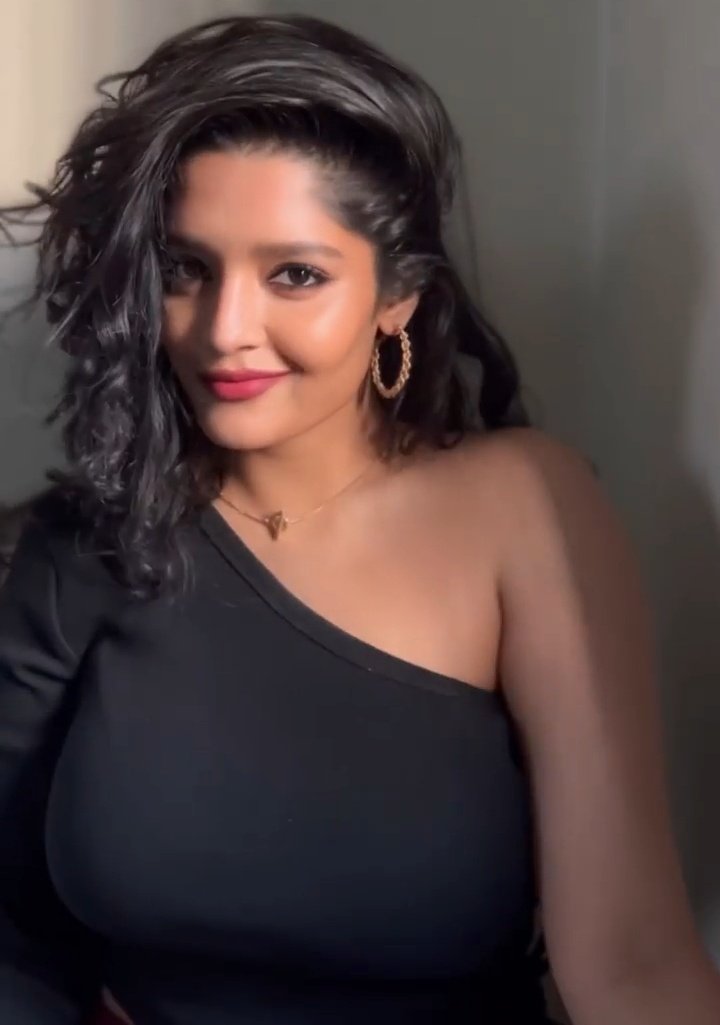 Ritika Singh Accidentally Fell Into Pond During Red Saree Photoshoot