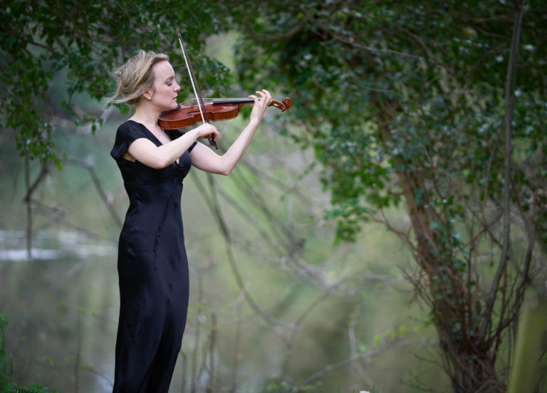 ✏Our online drawing club, Sound and Vision, is back on the 20 April as part of Drawn Together: Season of Drawings. 

✏Be inspired by Baroque violin pieces from @violinandmayn and a special drawing performance from <a href="/MLohrum/">M. Lohrum</a>.  Grab a pencil and join! bit.ly/SoundAndVision…