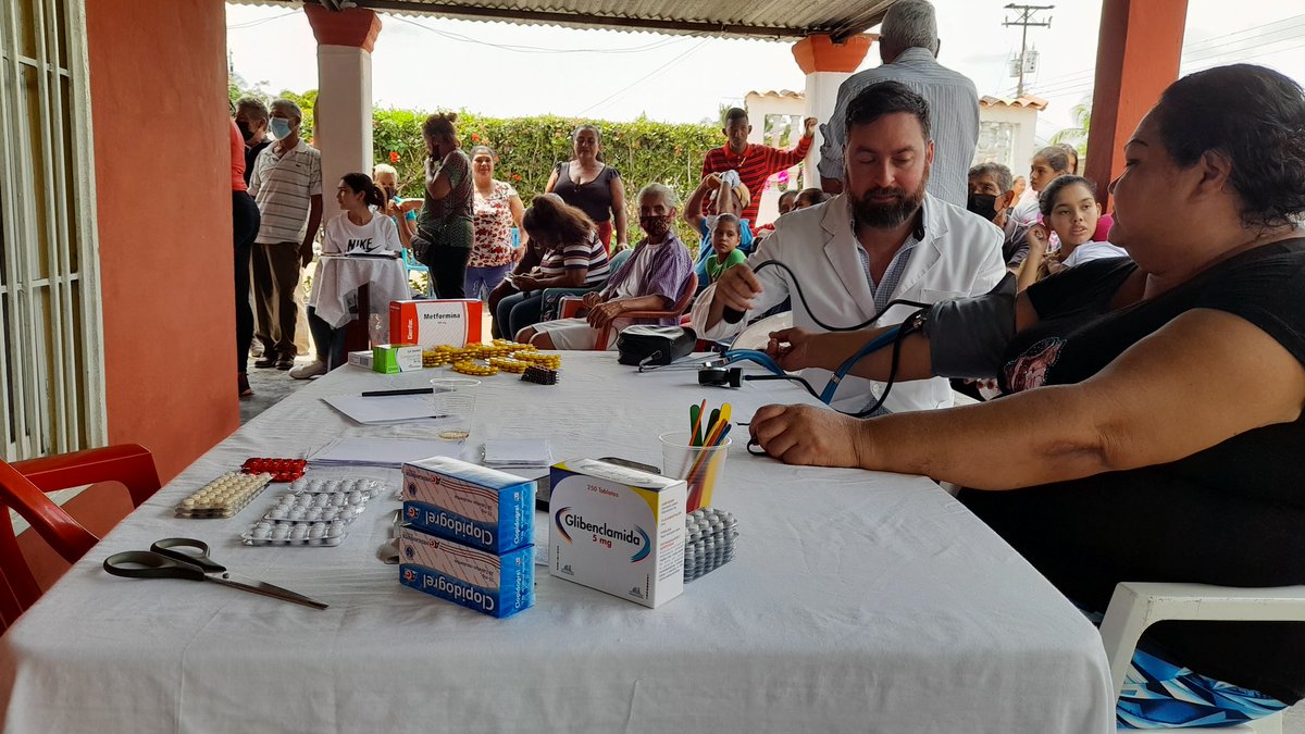 maturin_posible's tweet photo. #4Abril El equipo organizativo de la #LaMaturinPosible se encuentra ya preparando la siguiente Jornada humanitaria en el sector rural de Maturin. Tiene como objetivo atender la población más vulnerable; niños y adultos mayores. Pediátria y medicina general son servicios fijos. https://t.co/KRFui0S5jp