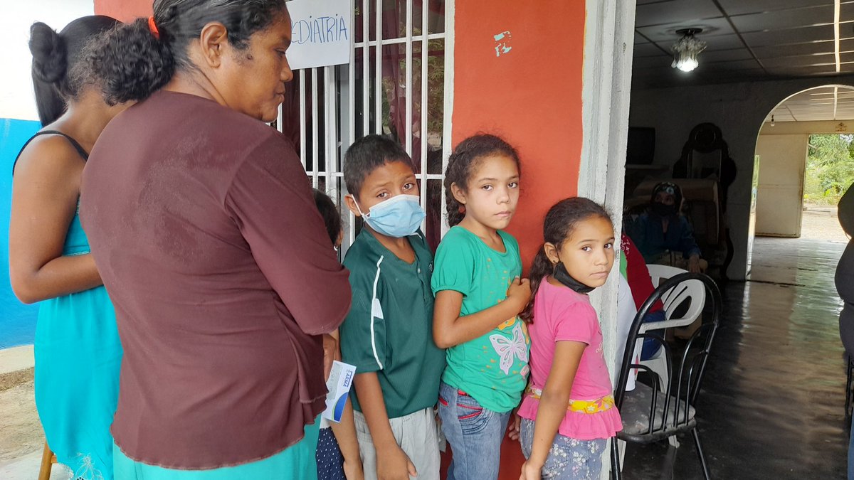 maturin_posible's tweet photo. #4Abril El equipo organizativo de la #LaMaturinPosible se encuentra ya preparando la siguiente Jornada humanitaria en el sector rural de Maturin. Tiene como objetivo atender la población más vulnerable; niños y adultos mayores. Pediátria y medicina general son servicios fijos. https://t.co/KRFui0S5jp