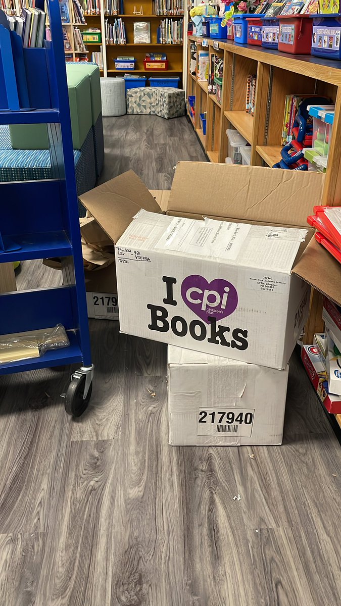 Let the unboxing begin!!!  So excited for new books!!! @WolfpackIreland @CREWatDISD @helloCPI @DISD_Libraries @TrusteeHenry @shannontrejo #unboxcpi