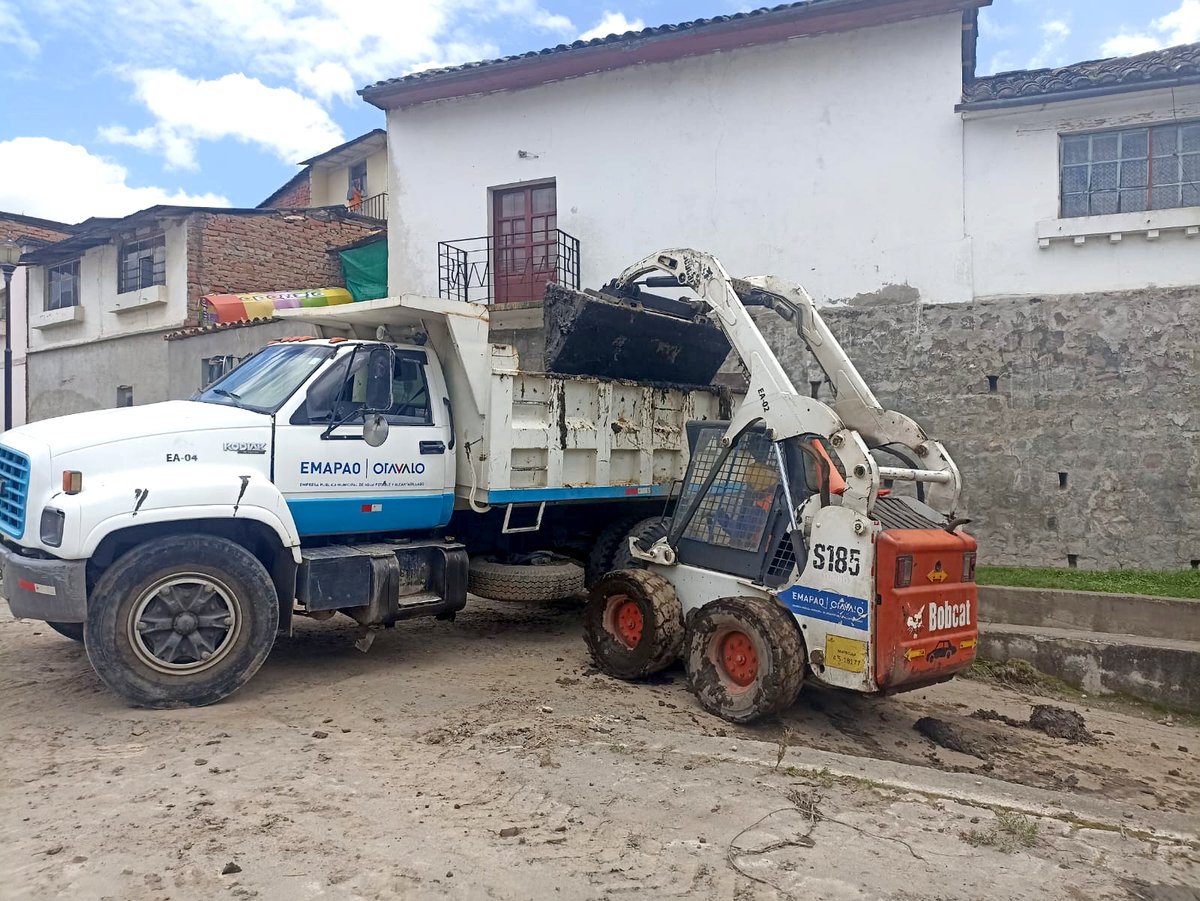EmapaOtavalo's tweet photo. En coordinación con el @GADOtavalo, la EMAPAO realizó la limpieza de las estructuras de retención del sistema pluvial, ubicadas en la #FuenteDePunyaro.
Se retiró lodo y residuos sólidos, arrastrados por las quebradas #Mojanda y #Cuscungo. https://t.co/7wpr5yKYTs