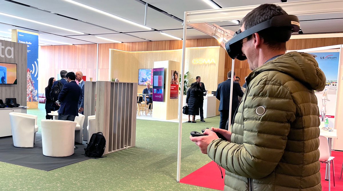 UNGeneva's tweet photo. 📡@ITU hosts the #FutureRadioNow exhibition at @CICG_Geneva with tech companies & industry groups highlighting key uses of radio spectrum to support sustainable development.📻☀️
Until 6 April, free admission.
https://t.co/Y0AQjdku7K
#InternationalGeneva #DigitalFutureForAll https://t.co/l01vtgkL35