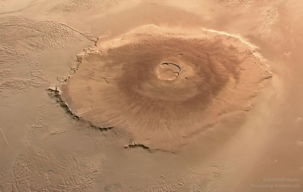 shreerangp's tweet photo. Olympus Mons: Largest Volcano in the Solar System π¨βππ©βπ
#SpaceForce #space #spaceX #astronomy #AstronomyClub #NASASocial #NASA #ISRO #ASTRO #astrology #NASAatHome #Explore #wallpaper #TuesdayThoughts https://t.co/7Jx4uu75yg