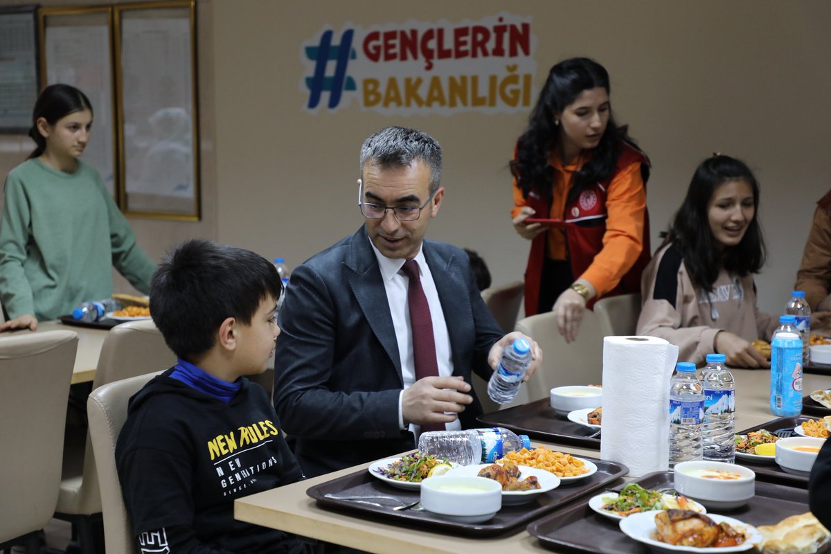 GSB_Agri's tweet photo. 📍GSB Ağrı/Patnos Öğrenci Yurdu’nda iftar vakti…

Bu akşam  iftarın bereketini deprem bölgelerinden gelerek Patnos yurtlarımızda misafirimiz olan vatandaşlarımız ile paylaştık.

@kasapoglu @gencliksporbak https://t.co/wyec1PT9lb