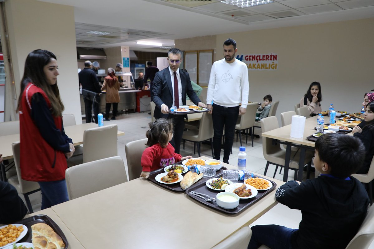 GSB_Agri's tweet photo. 📍GSB Ağrı/Patnos Öğrenci Yurdu’nda iftar vakti…

Bu akşam  iftarın bereketini deprem bölgelerinden gelerek Patnos yurtlarımızda misafirimiz olan vatandaşlarımız ile paylaştık.

@kasapoglu @gencliksporbak https://t.co/wyec1PT9lb