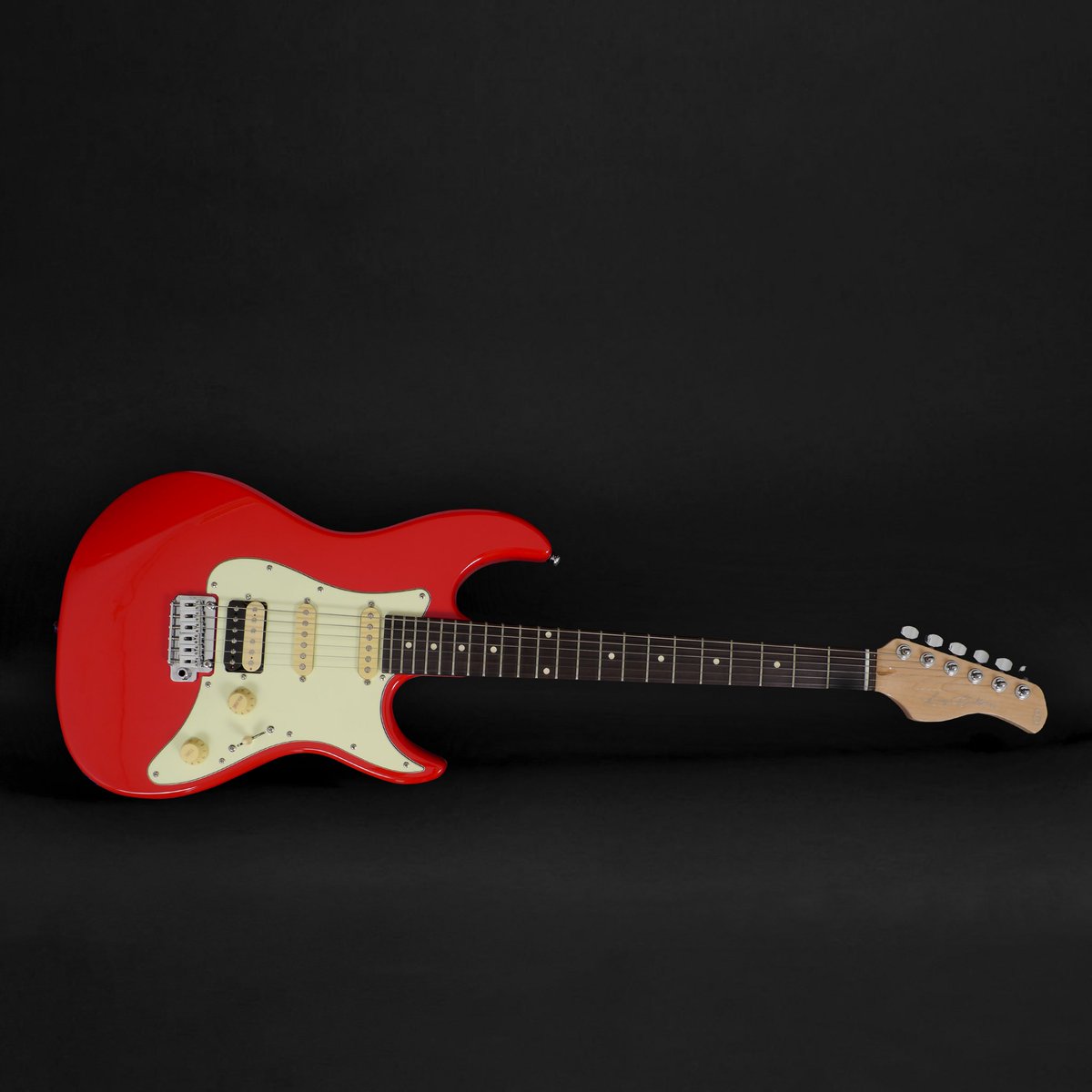 sireusaofficial's tweet photo. Our new Sire S3 has the Larry Carlton-approved appointments from the build, electronics, hardware, and neck features that can be enjoyed by any types of players.
#JoyOfMusic #SireS3 #LarryCarton #SolidSire https://t.co/EDPXJ3oOBe