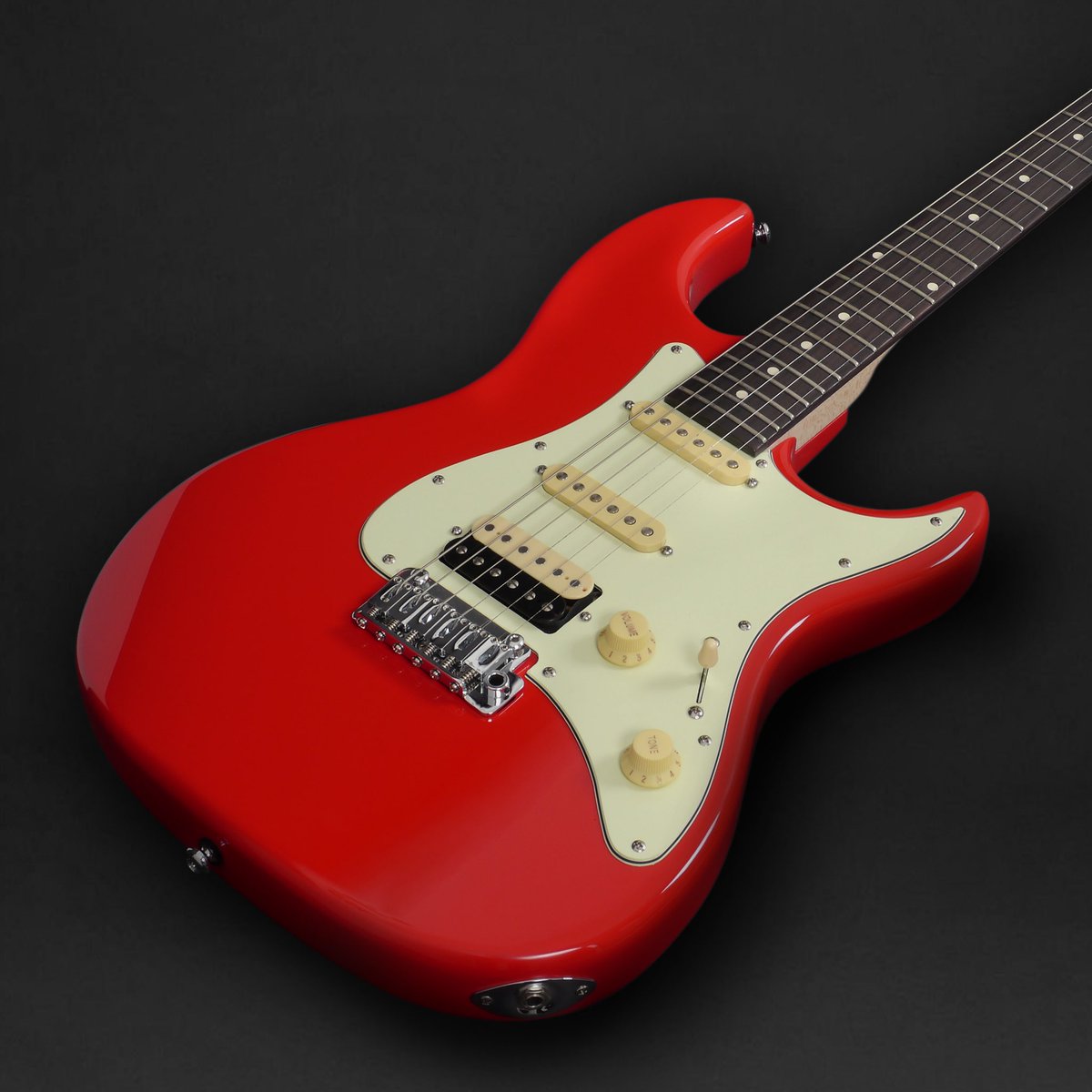 sireusaofficial's tweet photo. Our new Sire S3 has the Larry Carlton-approved appointments from the build, electronics, hardware, and neck features that can be enjoyed by any types of players.
#JoyOfMusic #SireS3 #LarryCarton #SolidSire https://t.co/EDPXJ3oOBe
