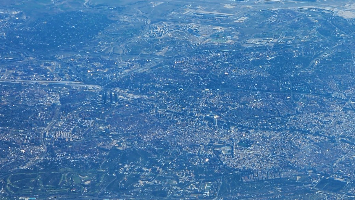 zaxon744's tweet photo. Madrid this beautiful, clear morning
#Overflying https://t.co/kS1AyLhBgM