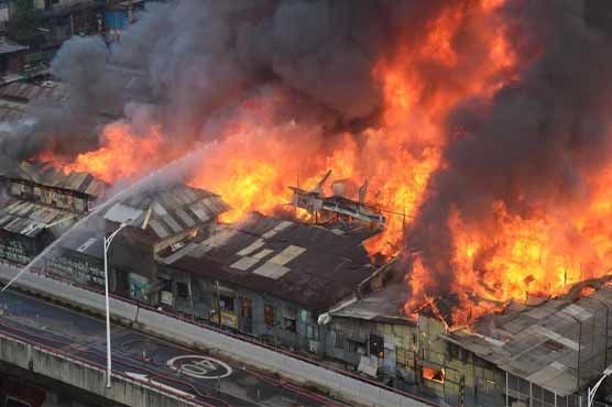 بنگلا دیش خوفناک آتشزدگی سے 3 ہزار دکانیں راکھ کا ڈھیر بن گئیں #Massivefire #Bangabazar #Bangladesh #Dhaka #fire urdu.dunyanews.tv/index.php/ur/W…