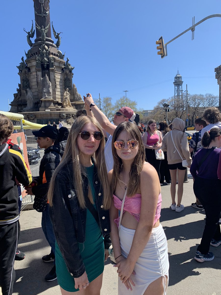 malonelanguages's tweet image. Day 1 in Barcelona off to a great start in Las Ramblas, La Plaza de Cataluña, the olympic stadium and La Sagrada Familia😎