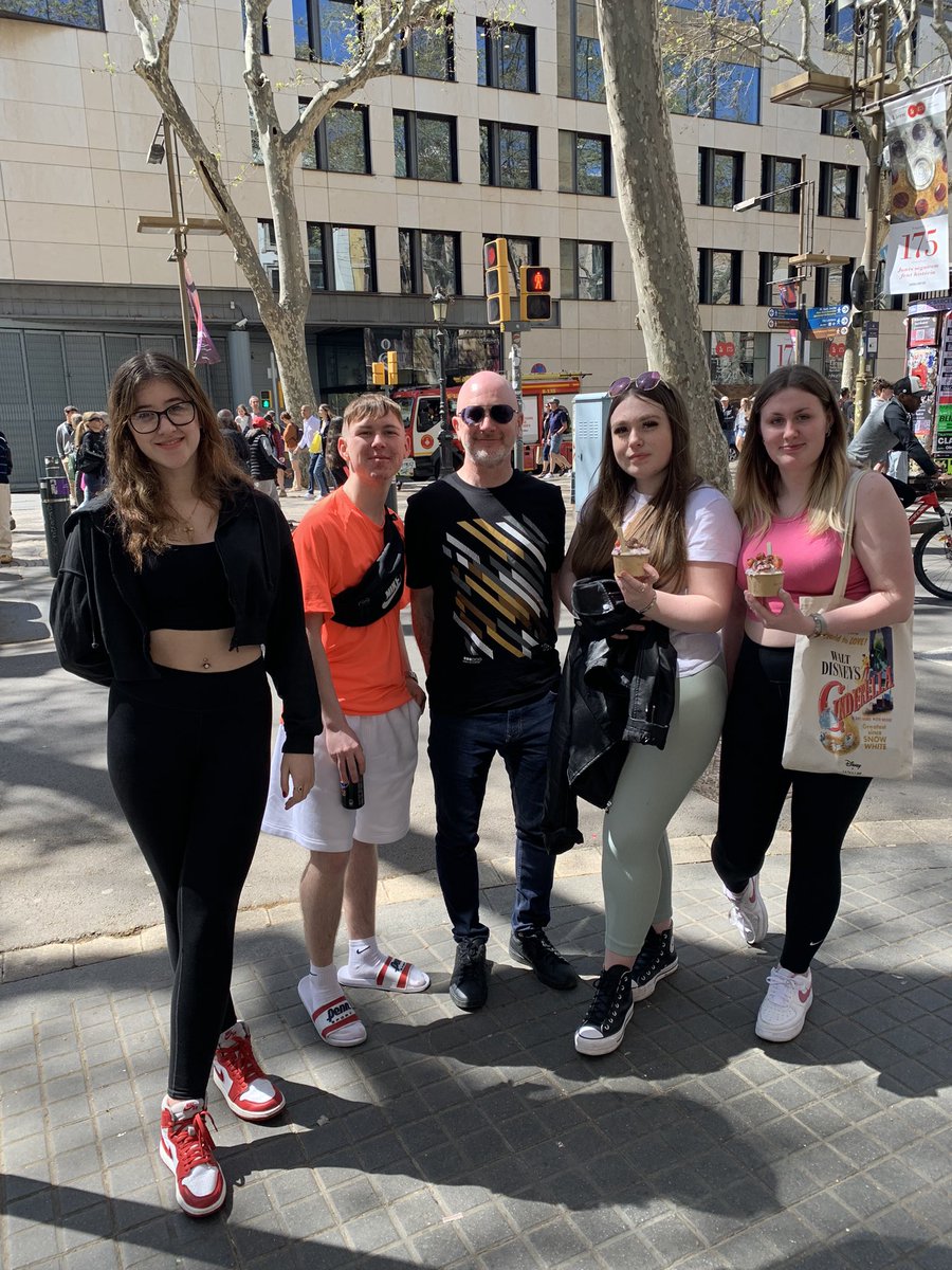 malonelanguages's tweet image. Day 1 in Barcelona off to a great start in Las Ramblas, La Plaza de Cataluña, the olympic stadium and La Sagrada Familia😎