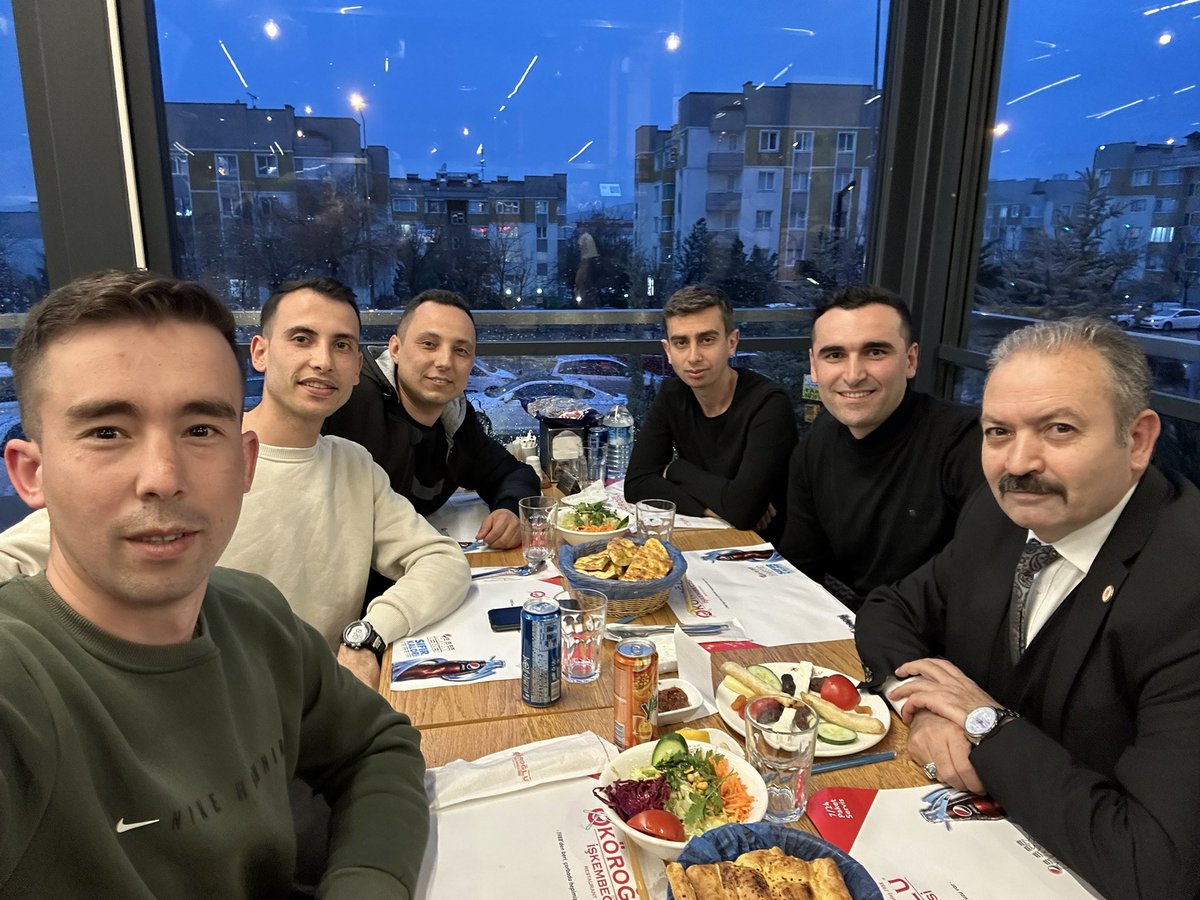 Biz burdayız kahramanlarla iftardayız
Allah orucunuzu kabul etsin
Hayırlı iftarlar 

 #UzmanÇavuş