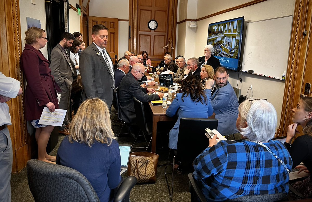 House Majority Leader Rep. Mike Lynch begins a public caucus meeting prior to debate on the LONG BILL. 

Discussion includes — @CoHouseGOP drafted amendments, reading the LONG BILL, strategy and WINNING for Colorado’s future! #Caucus #Budget #Mighty19 #Rule14