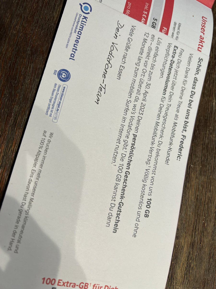 lexusburn's tweet photo. Hey @vodafone_de, vielleicht könnt ihr mir helfen? 

Wieviel ist Flat + 100 GB + zusätzliches Datenvolumen aufgrund des Wegfalls des Vodafone Pass? 

Vielleicht lassen wir so einen Quatsch und sprechen stattdessen mal über den Preis? Deal? https://t.co/5eG6PYV1Lt