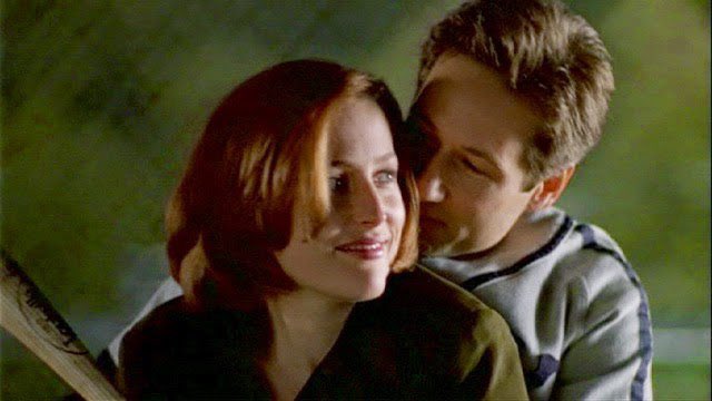 hearteyes4david's tweet photo. It’s #TouchstoneTuesday and if you can’t laugh or smile with your touchstone then what’s the point? #Mulder #Scully #MSR #DavidDuchovny #Hearteyes #GillianAnderson https://t.co/ezWdLP31t5