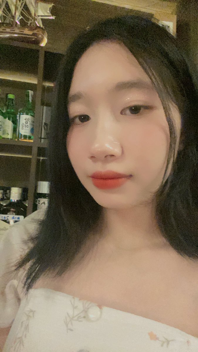 Meo_8302's tweet photo. Đôi khi nhấm 1 chút vị rượu men say quên lòng người #VietnameseGirls https://t.co/cqCOTSwQCd