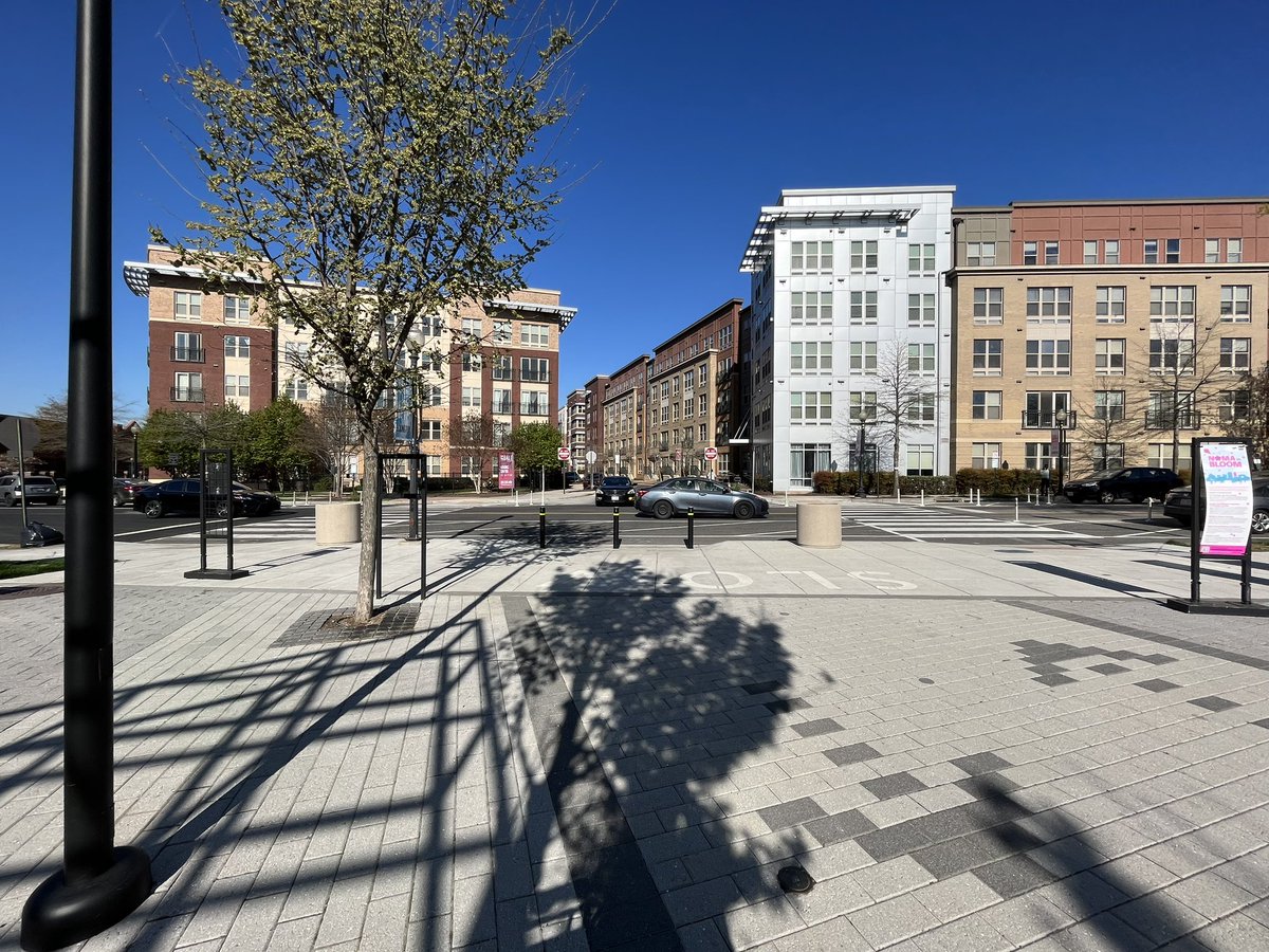 Great to see <a href="/DCDPW/">DC Department of Public Works</a> install planters to protect this entrance to the MBT. Thanks to <a href="/NoMaBID/">NoMa BID</a> for helping make it happen! I look forward to seeing all entrances to the trail protected, as I requested in my FY24 budget letter to the mayor.