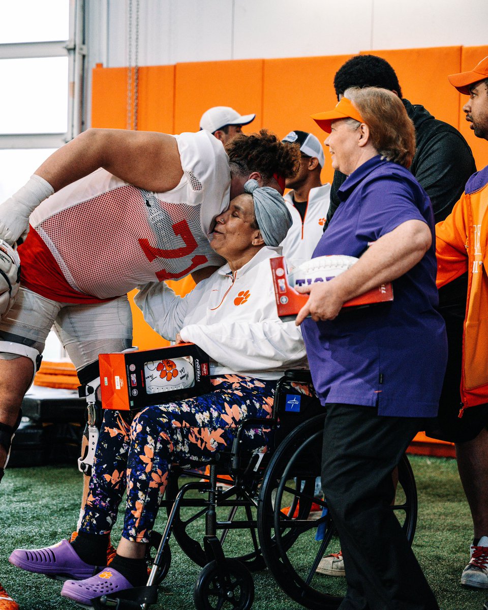 ClemsonFB's tweet photo. The #ClemsonFamily is not complete without this group 🧡

Thank you to the entire staff here at Reeves for making this a special place to work and play. https://t.co/DsdwfgcqJ8