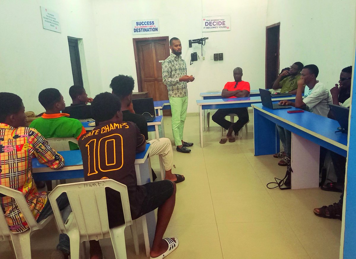 ICEHub_Africa's tweet image. Today&apos;s orientation for our new interns @IceHub11 

Why haven&apos;t you applied yet?

#anambratech #programming #coding #innovation #Training #webdevelopment #mobileapp #softwaredevelopment #ui/ux #codinglife